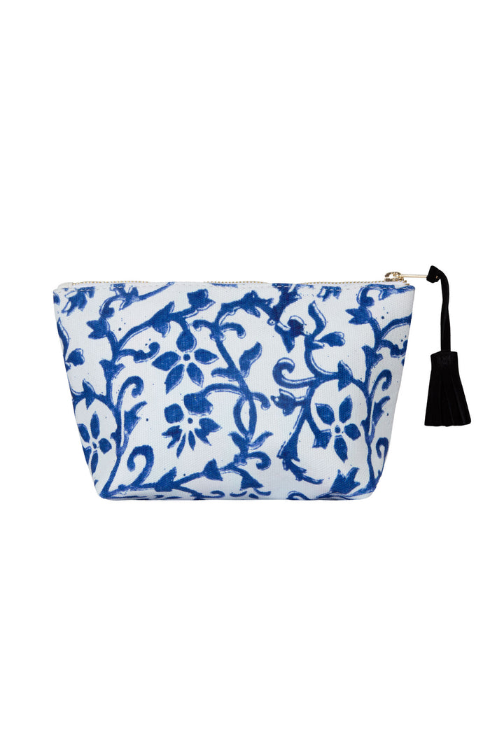 Curate Kiss + MakeUp