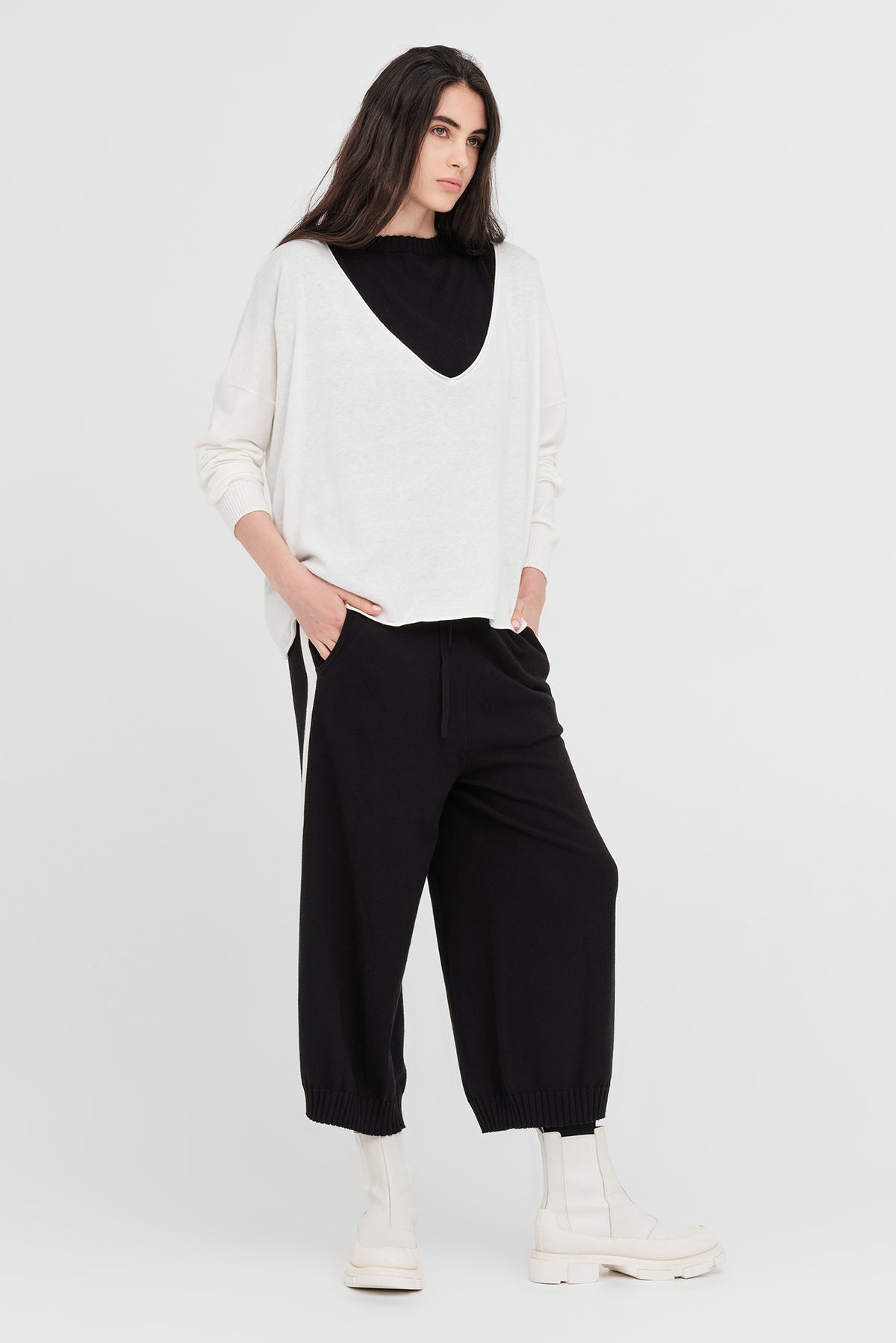 Taylor Cropt Contentment Pant Black/Ivory